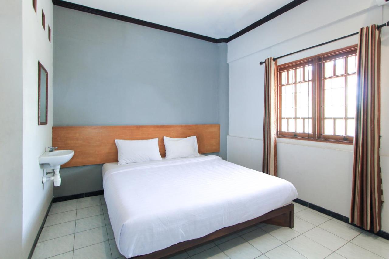 Santo Guest House Tropodo Brebek Exterior foto