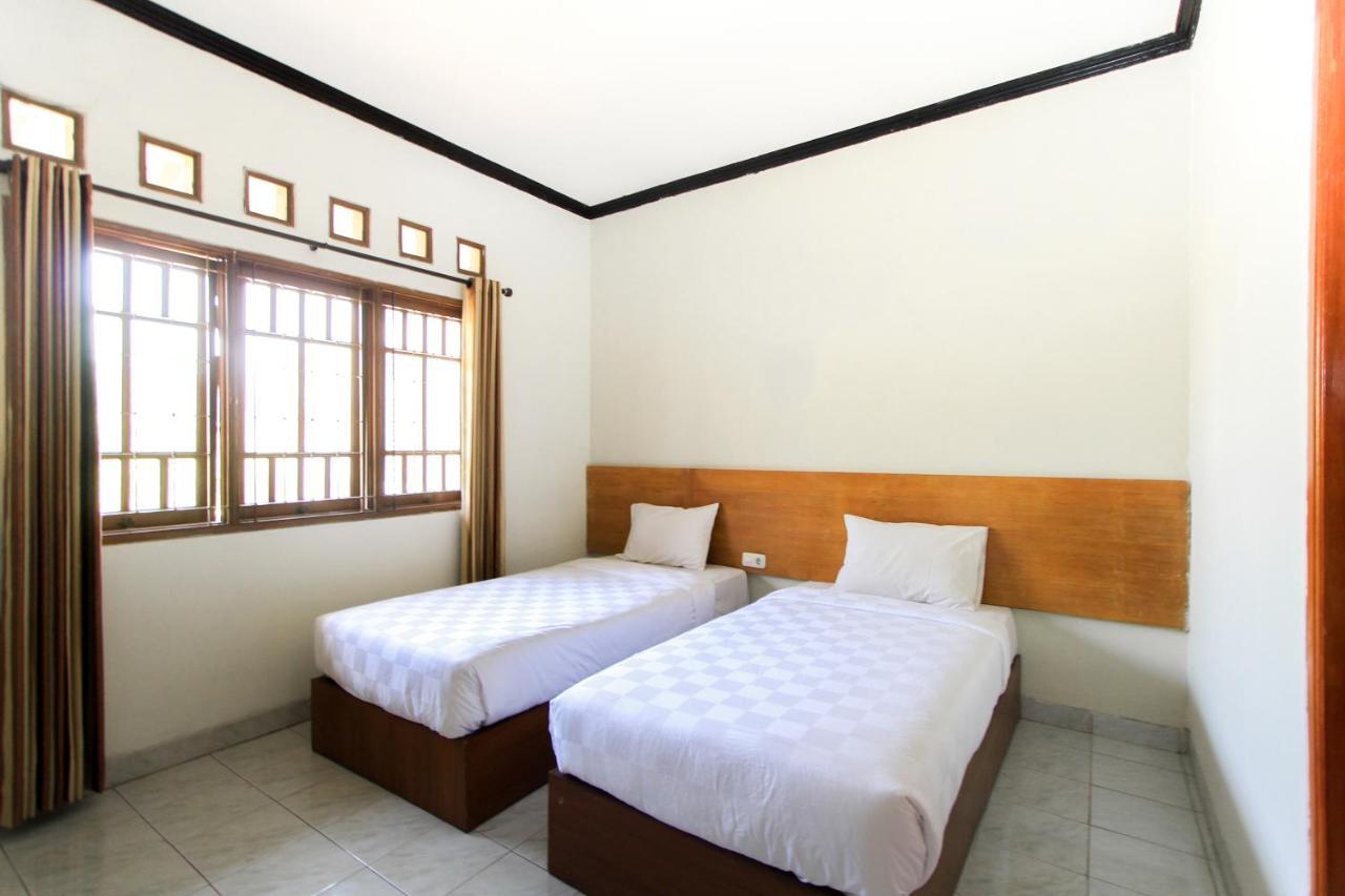 Santo Guest House Tropodo Brebek Exterior foto