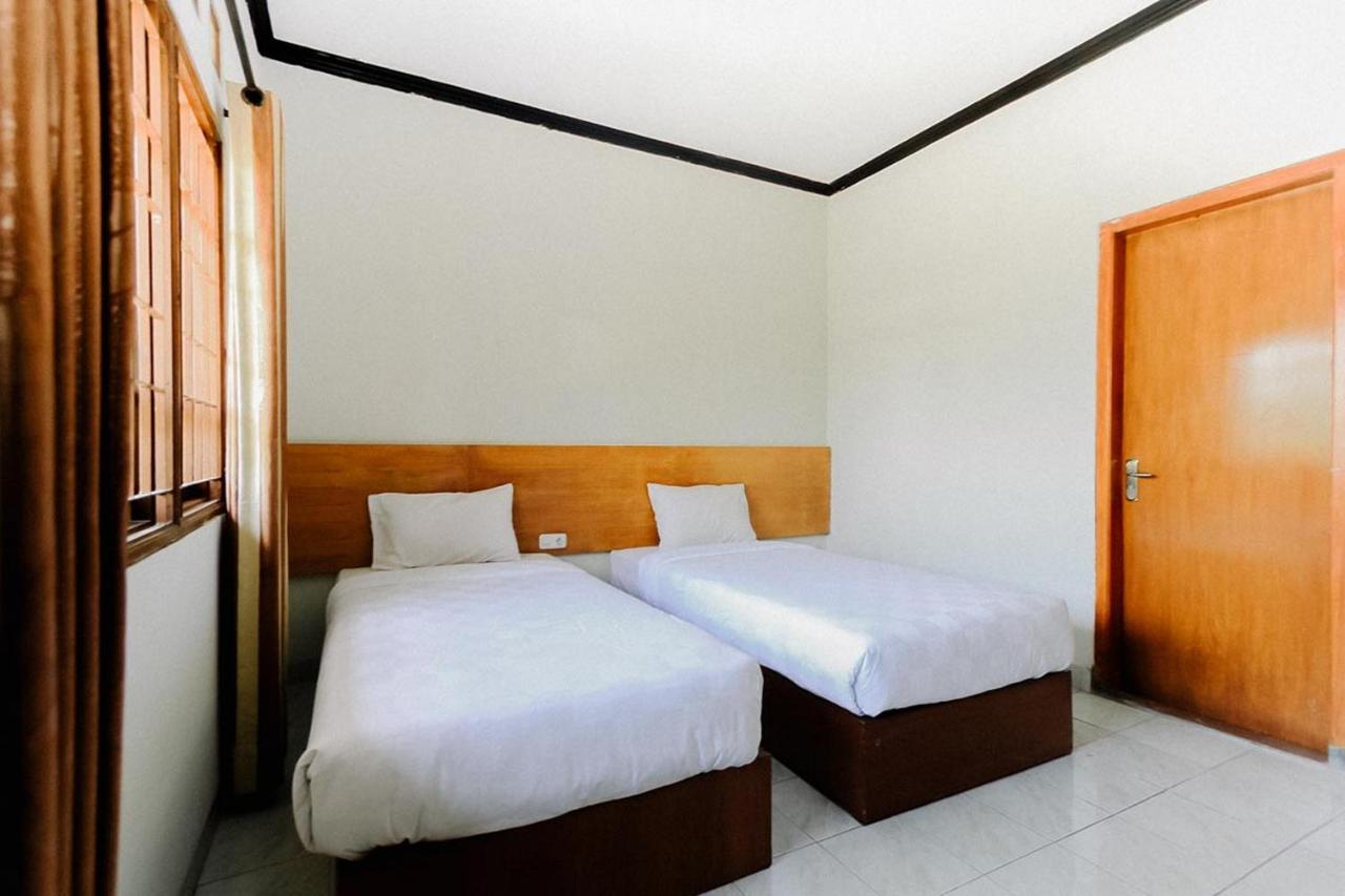 Santo Guest House Tropodo Brebek Exterior foto