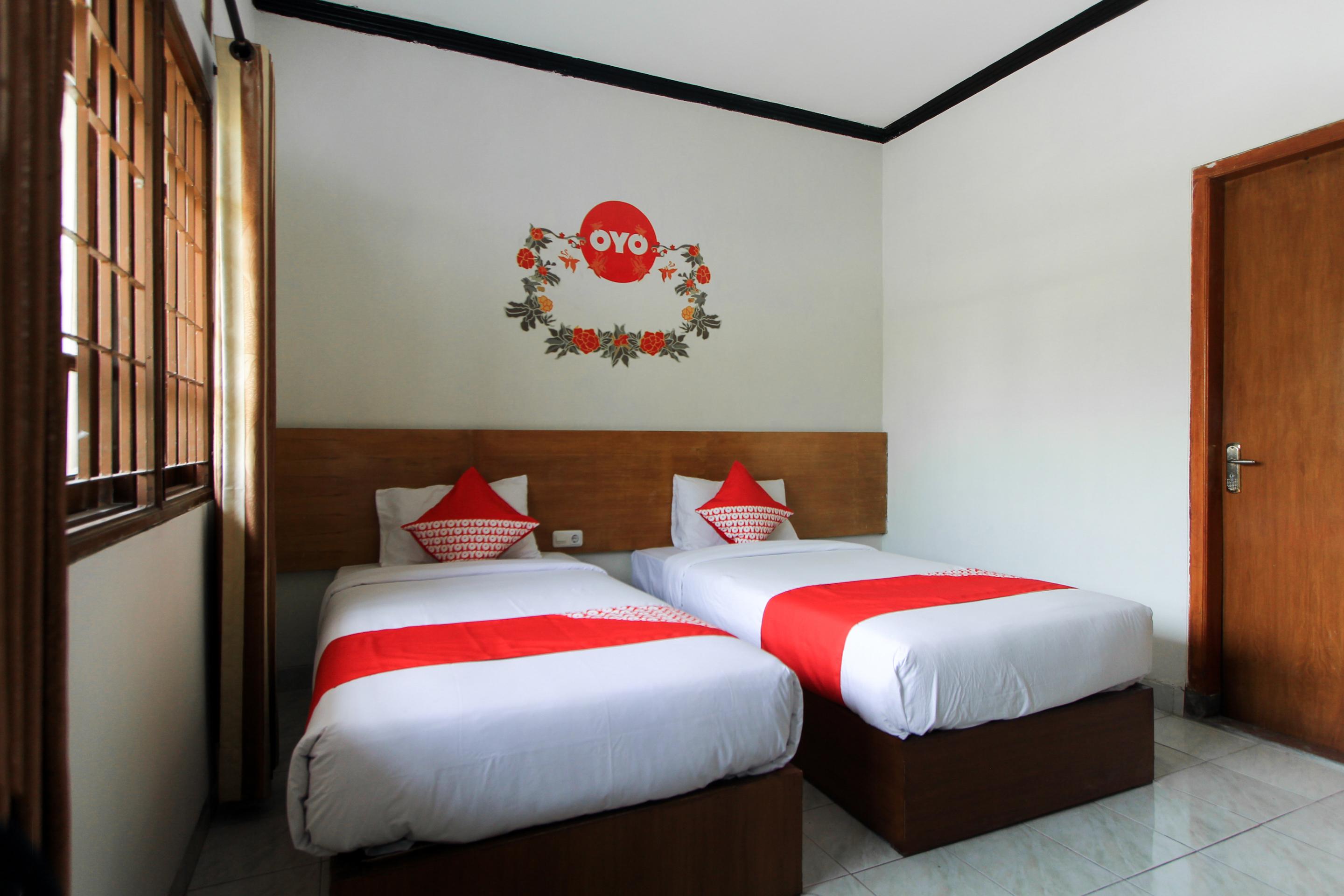 Santo Guest House Tropodo Brebek Exterior foto