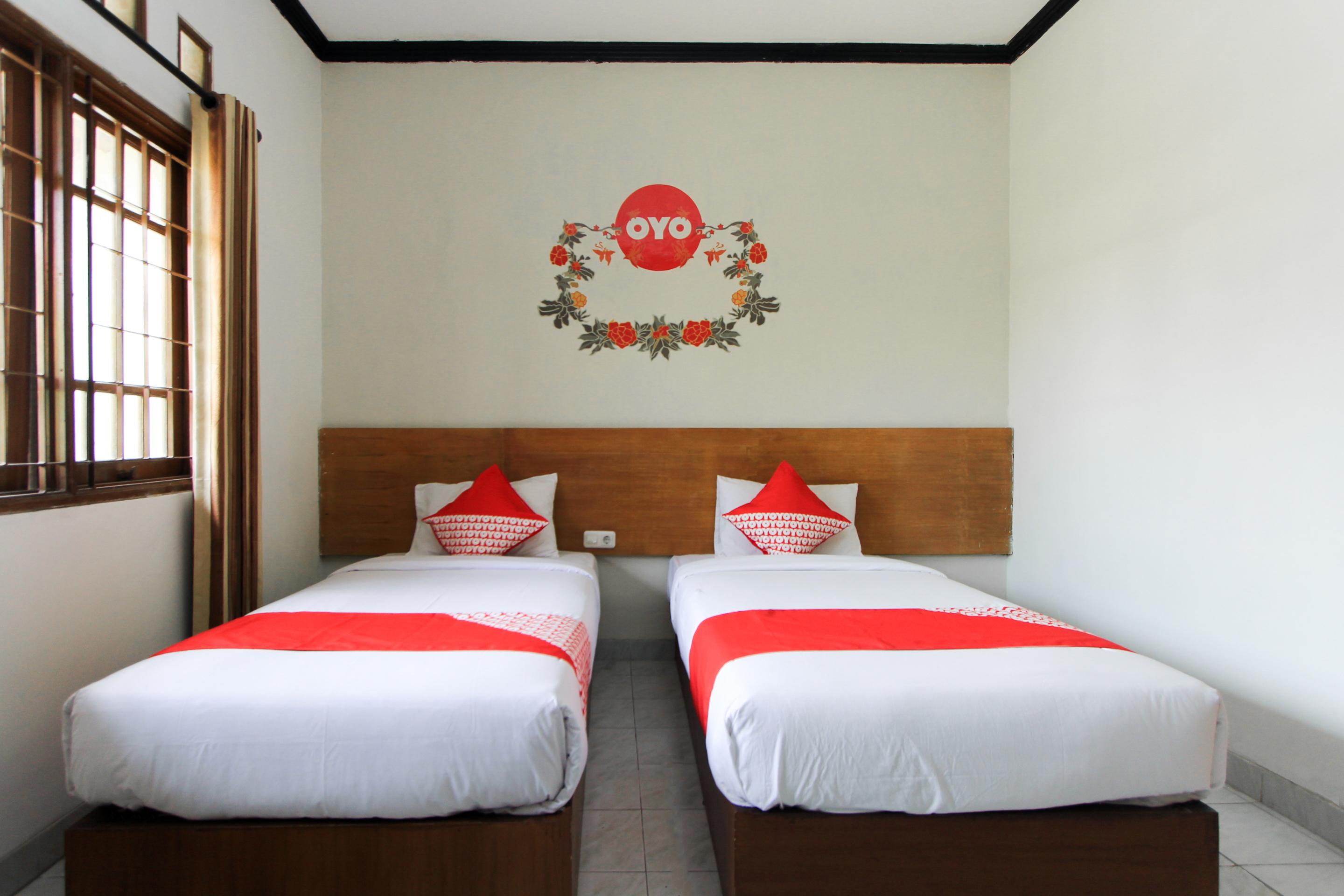 Santo Guest House Tropodo Brebek Exterior foto