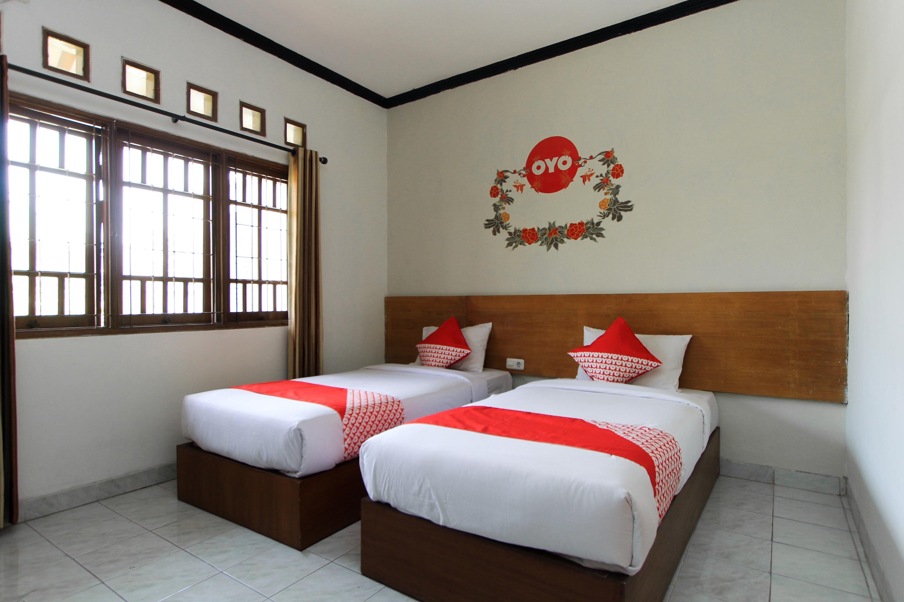 Santo Guest House Tropodo Brebek Exterior foto