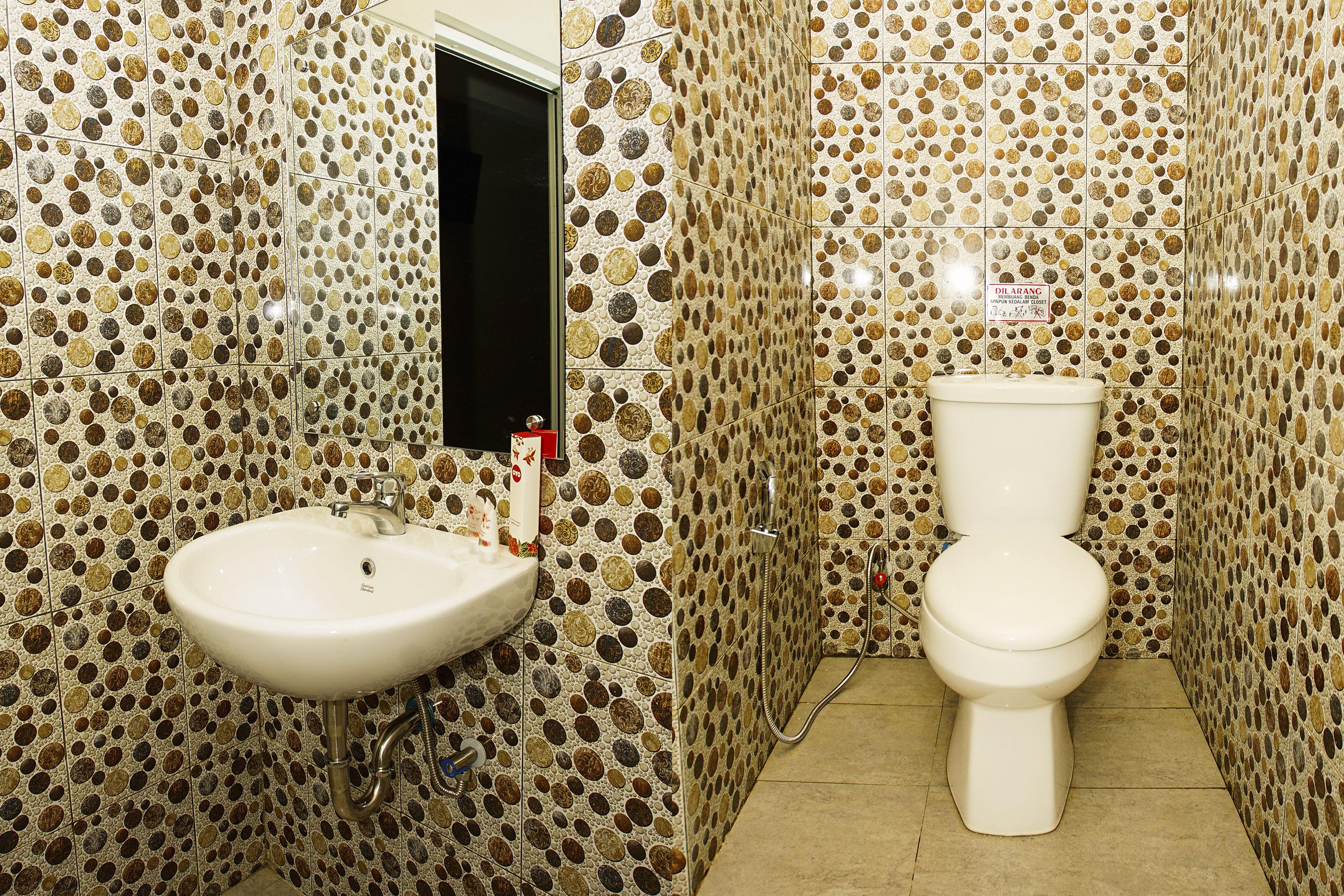 Santo Guest House Tropodo Brebek Exterior foto