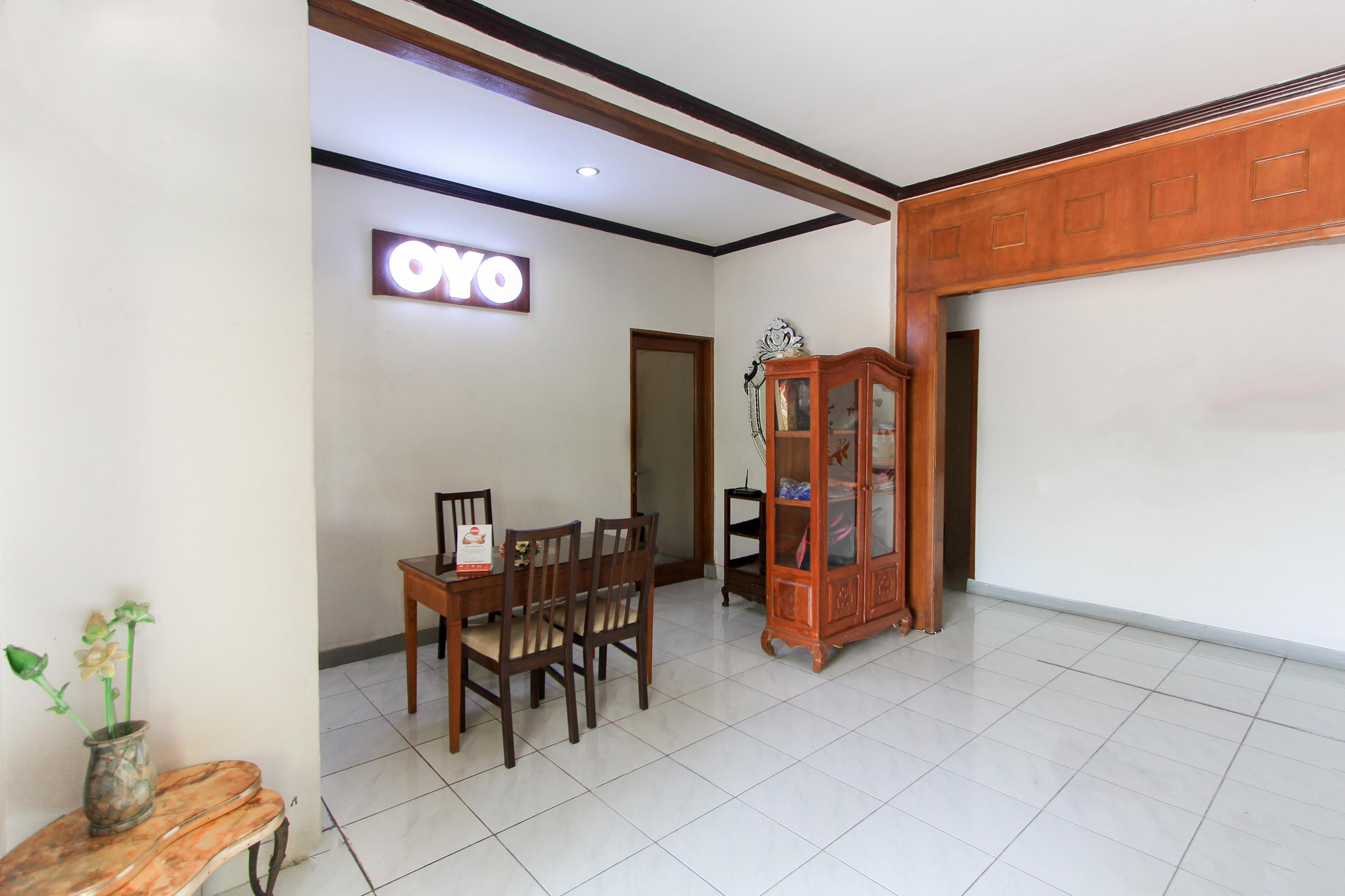 Santo Guest House Tropodo Brebek Exterior foto