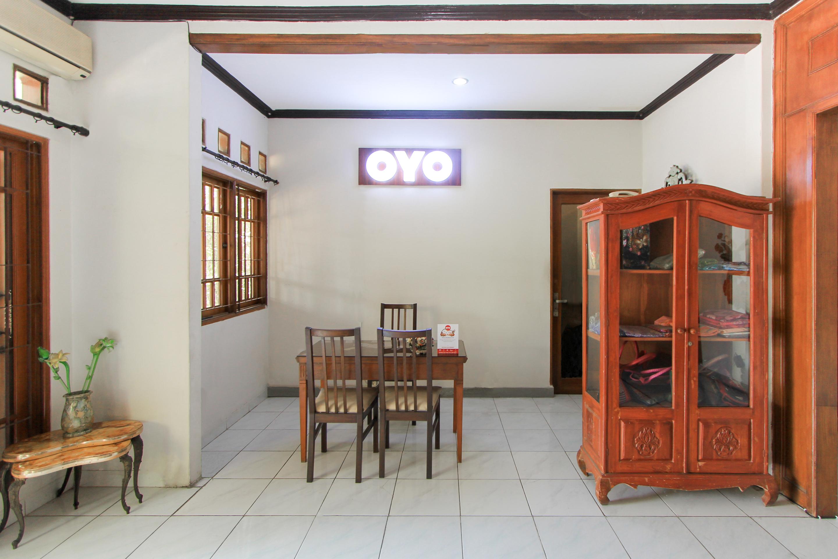 Santo Guest House Tropodo Brebek Exterior foto