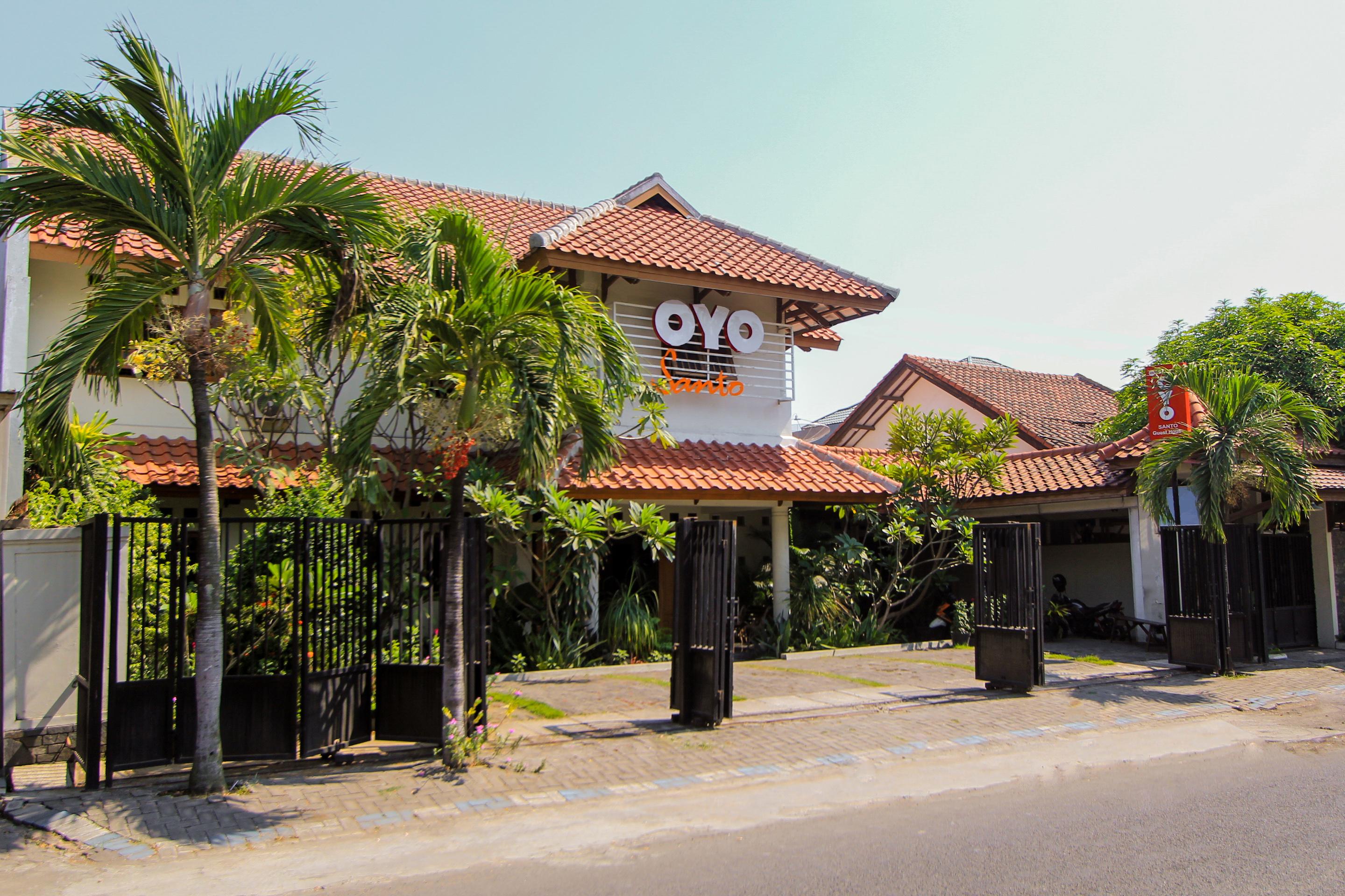 Santo Guest House Tropodo Brebek Exterior foto