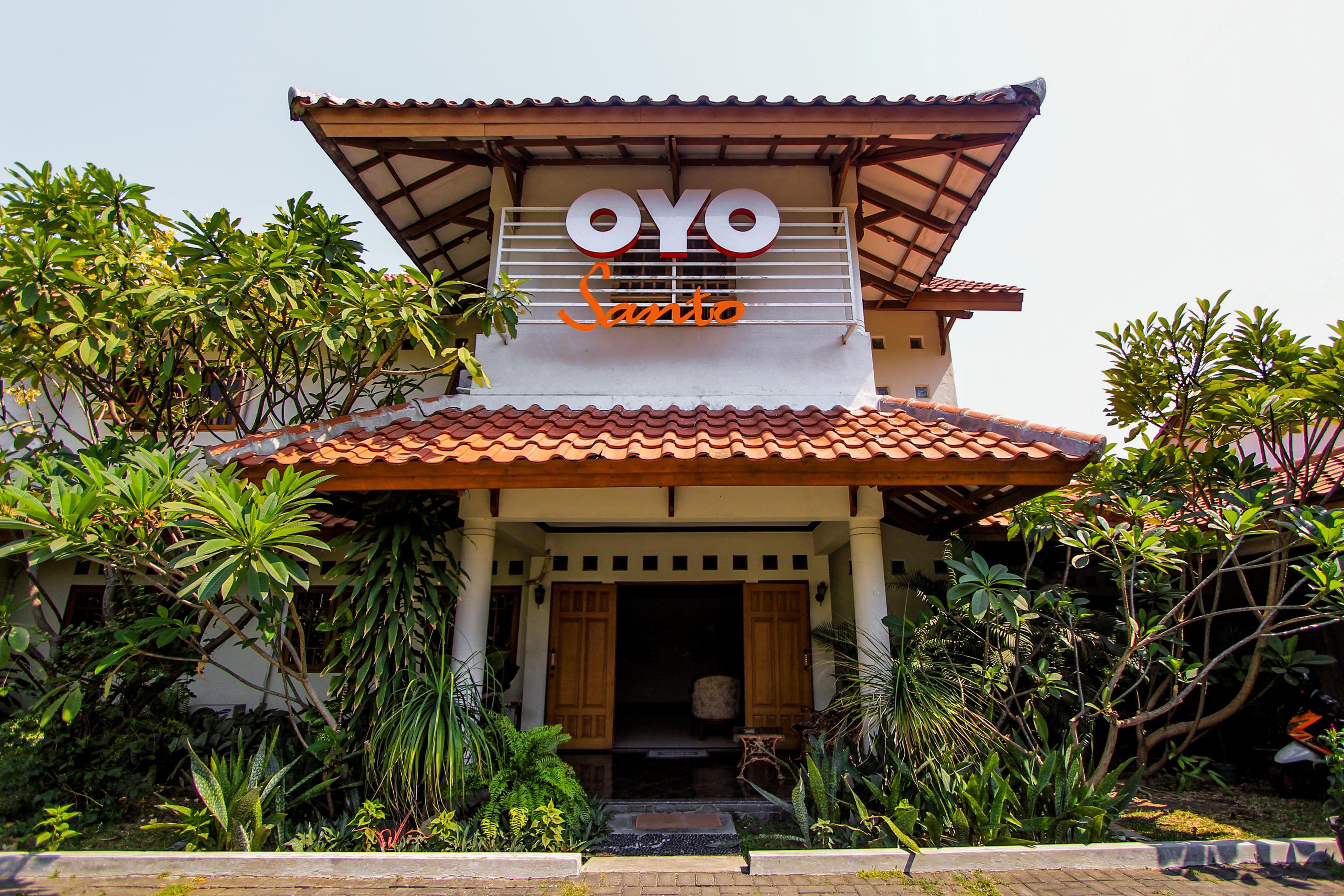 Santo Guest House Tropodo Brebek Exterior foto