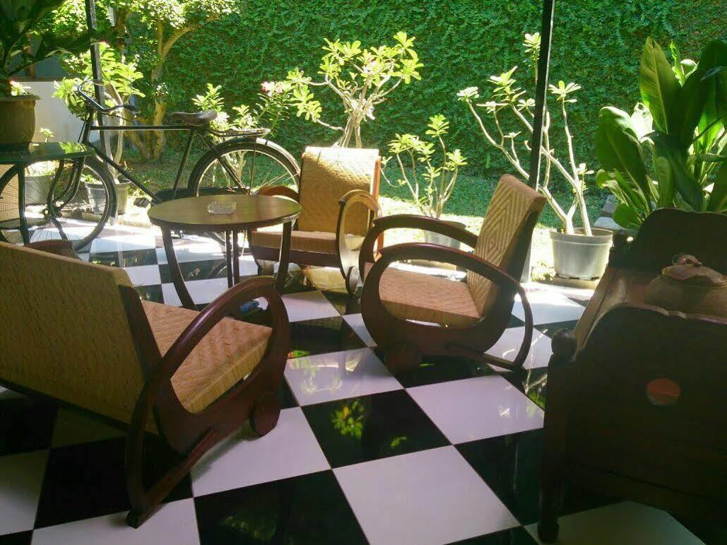 Santo Guest House Tropodo Brebek Exterior foto