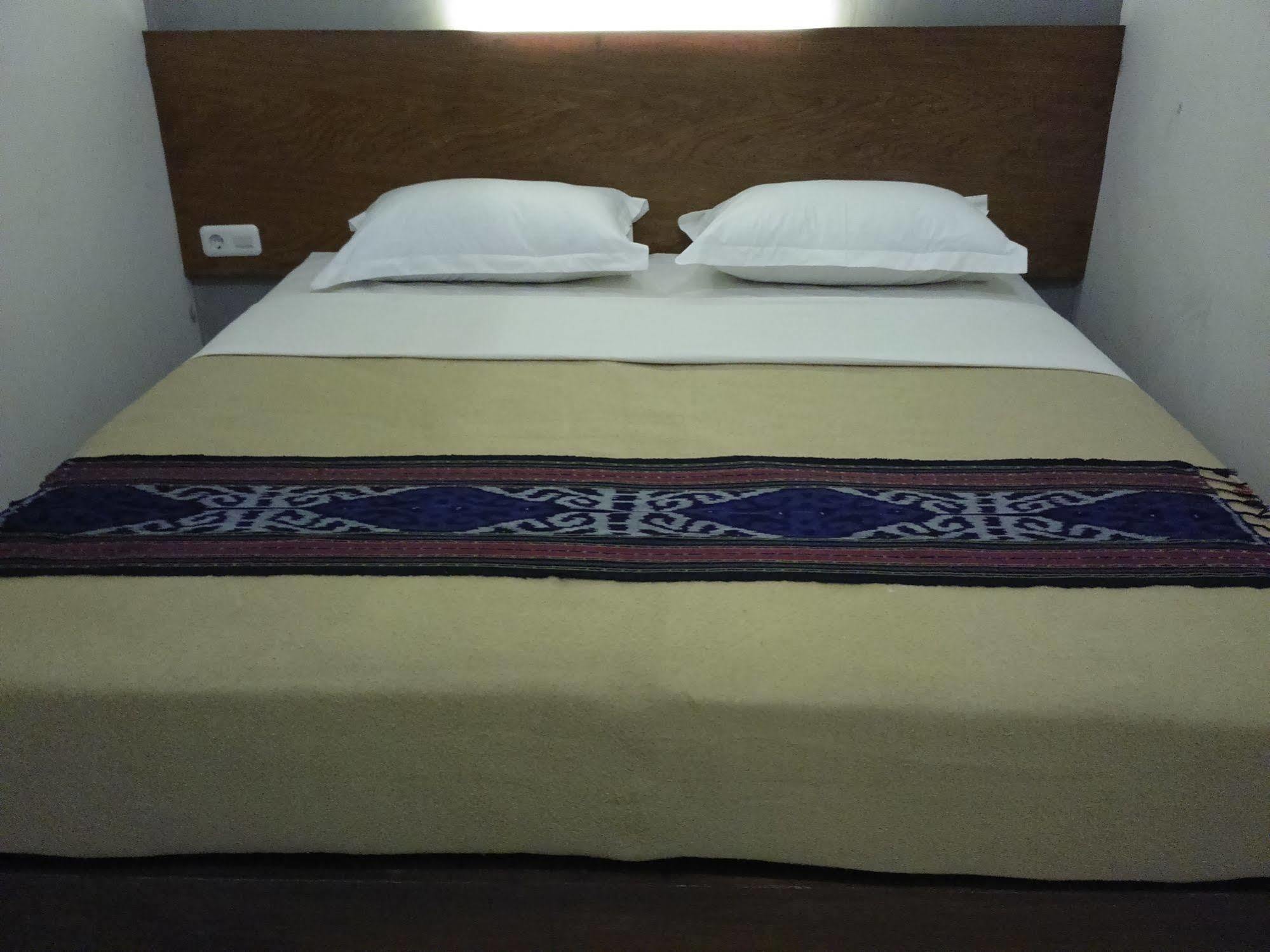 Santo Guest House Tropodo Brebek Exterior foto