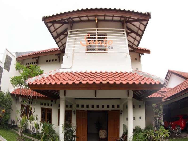 Santo Guest House Tropodo Brebek Exterior foto